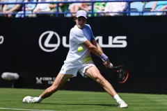 João Fonseca durante partida do Lexus Eastbourne Open no Devonshire Park, em 23 de junho de 2025 em Eastbourne, Inglaterra.