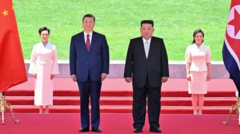 El presidente chino, Xi Jinping, llegó este lunes a Corea del Norte y se reunio con Kim Jong-un.