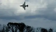 Sukhoi-25 ni indege z'intambara z'abarusiya zakozwe bwa mbere mu 1975 ku gihe cya leta y'abasoviyeti