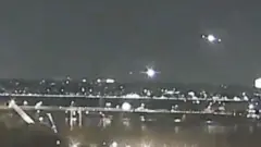 Trenutak sudara aviona i helikoptera u reku u Vašingtonu