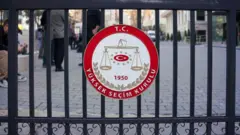Yüksek seçim kurulu logolu demir kapı 