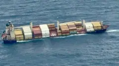 બીબીસી ગુજરાતી માલવાહક જહાજ કાર્ગો શિપ કેરળ કોચી કન્ટેનર સમુદ્ર પ્રદૂષણ રસાયણ માછીમાર ઑઇલ