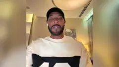 Ricardo Ferreira não está saindo do quarto de hotel em Abu Dhabi e relata momentos de "desespero"