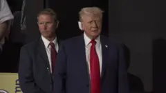 डोनाल्ड ट्रंप