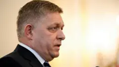 స్లోవేకియా ప్రధాని రాబర్ట్ ఫిట్జో 