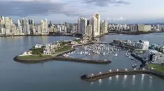 Marina e arranha-céus na Cidade do Panamá