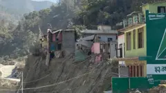 असोजको बाढीपहिरोले रोशी गाउँपालिकाका बस्ती नै धरापमा परेका छन्