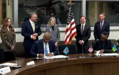 Intumwa za DRC n'Urwanda zitera igikumu ku nteguro y'ugukorera hamwe mu vy'ubutunzi,zihagarariwe na n'icegera c'umushikiranganji w'imigenderanire wa Amerika Hooker hamwe n'umuhanuzi mukuru Boulos