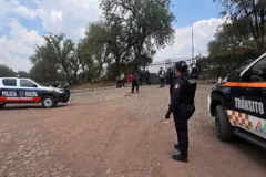 Policiais em uma das entradas das pirâmides de Teotihuacan, no México.