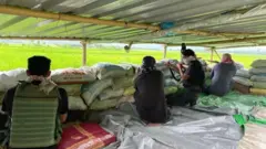 मणिपूरच्या मैतेई वर्चस्व असलेल्या भागात एक नागरी बंकर बांधला आहे.