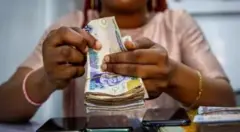 wata mata tana irga kuɗi