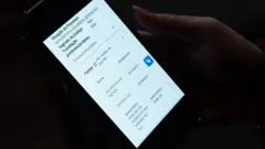 Tela de celular mostra dados do processo de Michele