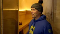 إيلمار راغ، مخرج أفلام إستوني ويعمل في المجال الإنساني وقام برحلات متكررة إلى أوكرانيا