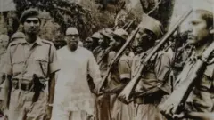 মুজিবনগর সরকারের শপথ নেওয়ার পরে গার্ড অফ অনার নিচ্ছেন ভারপ্রাপ্ত রাষ্ট্রপতি সৈয়দ নজরুল ইসলাম