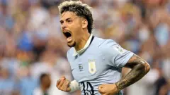 Maxi Araújo de Uruguay celebra tras marcar el primer gol de su equipo durante el partido del Grupo H de la Copa Mundial de la FIFA 2026 entre Arabia Saudita y Uruguay, el 15 de junio de 2026 en Miami, Florida.