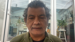 'ਤੁਹਾਡਾ ਡੰਡਾ ਤੇ ਸਾਡੀ ਪਿੱਠ, ਹੁਣ ਜਿੰਨਾ ਚਲਾਉਣਾ ਹੈ ਚਲਾਈ ਜਾਓ'- ਪਾਕਿਸਤਾਨ ਸਰਕਾਰ ਵੱਲੋਂ ਕਾਨੂੰਨ 'ਚ ਕੀਤੀ ਗਈ ਸੋਧ 'ਤੇ ਹਨੀਫ਼ ਦਾ ਵਲੌਗ