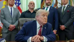 डोनाल्ड ट्रंप