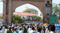 वक्फ दुरुस्ती विधेयक लोकसभेपाठोपाठ राज्यसभेतही मंजूर झाले.