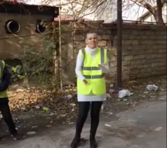 Bakıda sakinlərin zibilləri balkonlardan həyətə atmasına etiraz