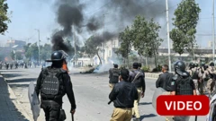 பாகிஸ்தானில் அமெரிக்க தூதரகத்துக்கு வெளியே ஆர்ப்பாட்டம் - 10 பேர் பலி