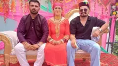 সুনিতা চৌহান এবং প্রদীপ নেগি (বাঁ দিকে) ও কপিল নেগি (ডান দিকে)।