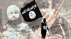 Elinde IŞİD bayrağı taşıyan bir militan. Arkada Horasan bölgesini gösteren harita var. En arkada silik bir şekilde bir başka IŞİD militanı görülüyor. 