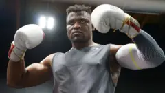 Iruhande y'ubuhinga n'inguvu, Francis Ngannou anakundirwa inyifato yiwe.