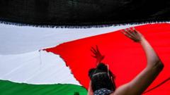 Франция решила признать палестинское государство. Израиль заявил, что это «награда за террор»
