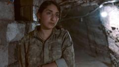 خاص بي بي سي: داخل كهف مع مقاتلات كرديات يتحضّرن للحرب