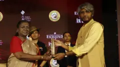 બીબીસી ગુજરાતીના પત્રકાર તેજસ વૈદ્યને રાષ્ટ્રપતિ દ્રૌપદી મૂર્મુના હસ્તે રામનાથ ગોયન્કા પુરસ્કાર એનાયત કરવામાં આવ્યો