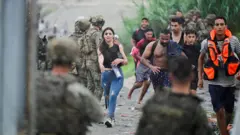 мароканци и шпански војници, сеута, цеутам хиљаде мароканаца ушло у сеуту, цеута