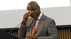 Silvio Almeida: 'Alguém que pratica assédio não vai ficar no governo', diz Lula ao comentar acusações 1 O ministro dos Direitos Humanos e da Cidadania (MDHC), Silvio de Almeida participa de cerimônia de reinstalação da Comissão Especial sobre Mortos e Desaparecidos Políticos (CEMDP), em 30 de agosto de 2024. Foto: Antônio Cruz/Agência Brasil