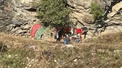 जाजरकोटको छेडागाड नगरपालिका १ राजीकोटमा ओडारमा बसेको एउटा बादी परिवार 