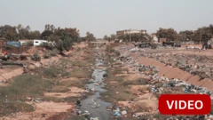 மேற்கு ஆப்பிரிக்கா: குப்பைகள் நிறைந்த நாட்டின் தலைநகரை சுத்தம் செய்ய களத்தில் இறங்கிய மக்கள்