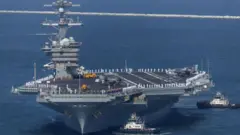 O porta-aviões americano USS Carl Vinson