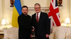 အမှတ် ၁၀ ဒေါင်းနင်းလမ်းက ဝန်ကြီးချုပ်ရုံးမှာ ယူကရိန်းသမ္မတကိုလက်ခံတွေ့ဆုံ 