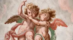 Fresco con dos ángeles