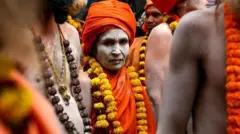 નાગા સાધ્વીની દીનચર્યા કેવી હોય છે, નાગા સાધ્વી શું કરી શકે અને શું ન કરી શકે, નાગા સાધ્વીઓની દીક્ષા કેવી રીતે થાય છે, નાગા સાધ્વીઓ કોણ હોય છે અને ક્યાં રહે છે, બીબીસી ગુજરાતી, બીબીસી ન્યૂઝ ગુજરાતી 