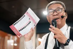 สมชัย ศรีสุทธิยากร เป็นผู้ดำเนินการหลักในการสาธิต “เลือกตั้งจำลอง”