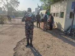 प्रहरीले माइकिङ गरी शुल्कबारे जानकारी गराउन थालेको छ