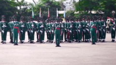 Awọn ọmogun Naijiria wọ aṣọ ologun ati fila