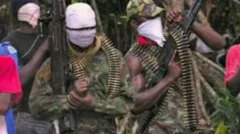 Awọn janduku agbebọn fi aṣọ boju pẹlu ibọn lọwọ wọn