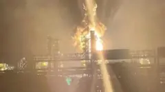 Фото пожежі на НПЗ у Кіриші з соцмереж