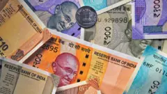 গত জুলাইতে সিদ্ধান্ত হবার পর এ মাসে প্রথমবারের মতো রুপিতে লেনদেন শুরু