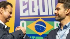 Kassab e Eduardo Leite se cumprimentam