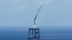 Кадр, запечатлевший посадку ракеты-носителя «Чанчжэн-10B» на посадочную платформу.