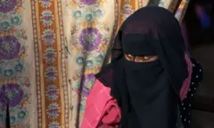 Mace sanye da niƙabi