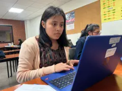 Dulce con un laptop
