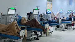 استقبل مستشفى الكلى بترهونة عددا من المصابين والمرضى القادمين من طرابلس هربا من القتال