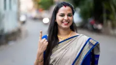 मतदान केलेली महिला